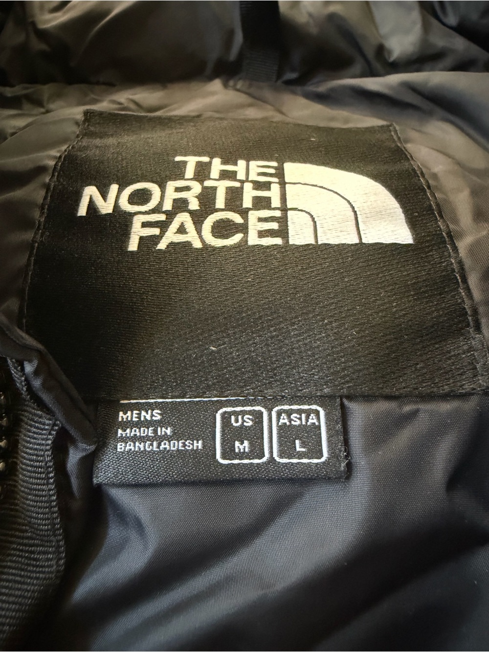 The North Face Puffer Jacket MEDIUM - Picture 2 of 5